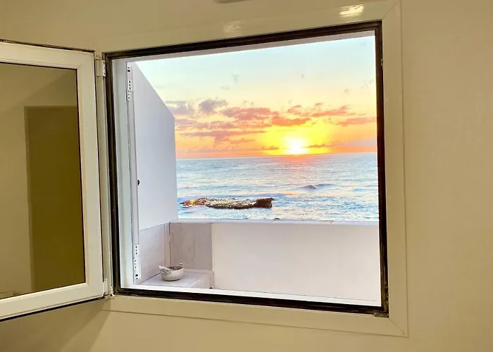 Window To The Sea, South Tenerife アパート